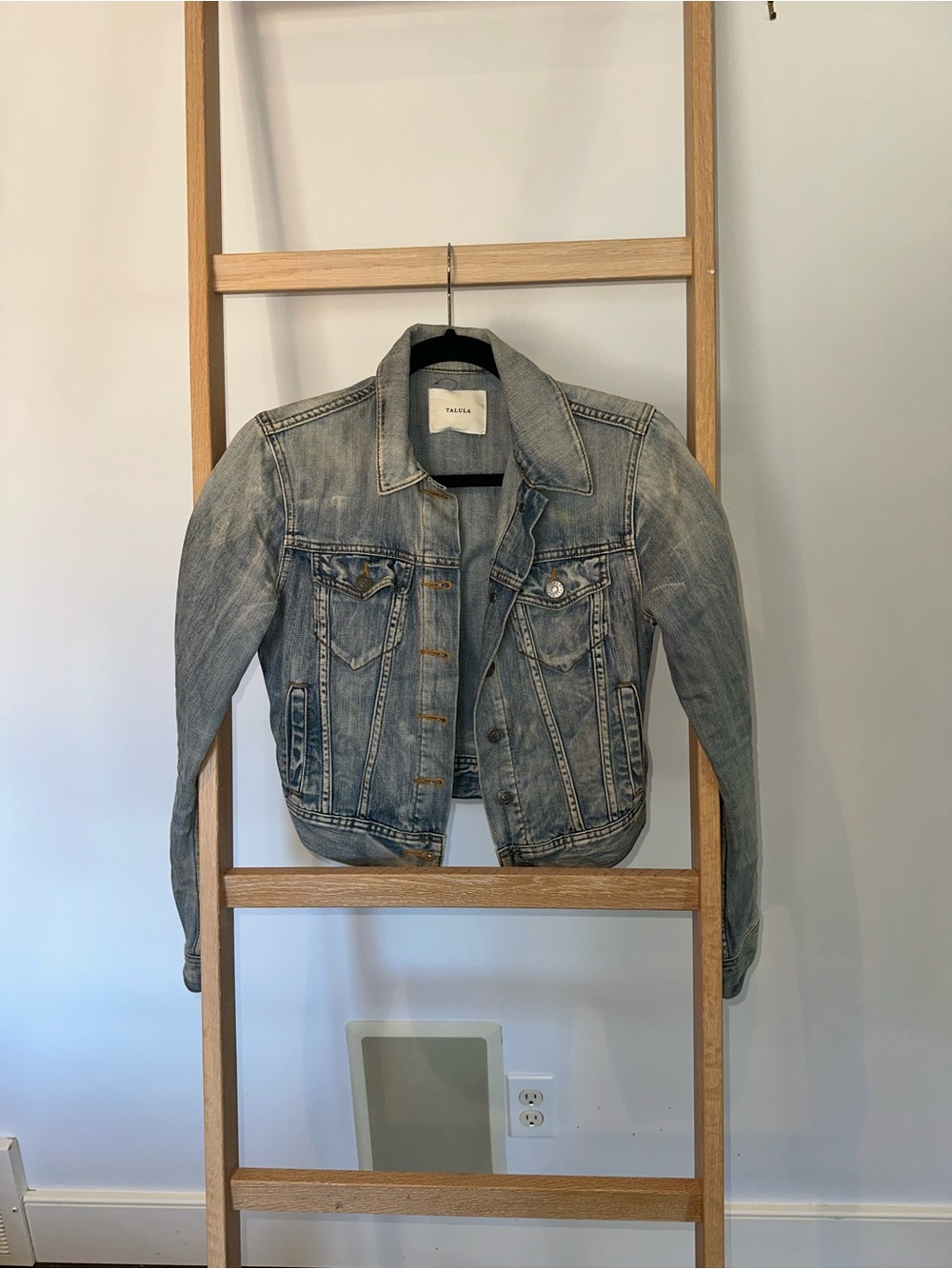 Aritzia / Talula Light Wash Cropped Denim Jacket